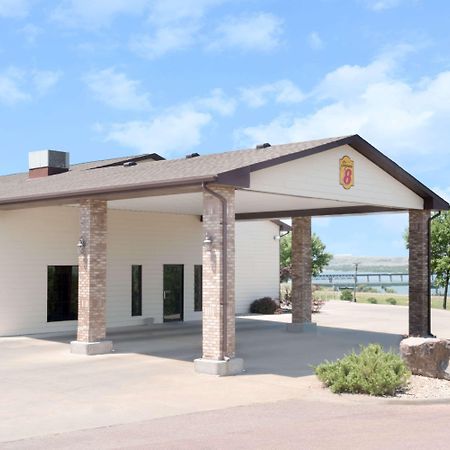 Super 8 By Wyndham Chamberlain Sd Hotel Exterior photo